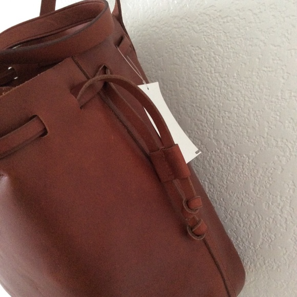 Drawstring Transport Crossbody Leather Handbag - Picture 4 of 7
